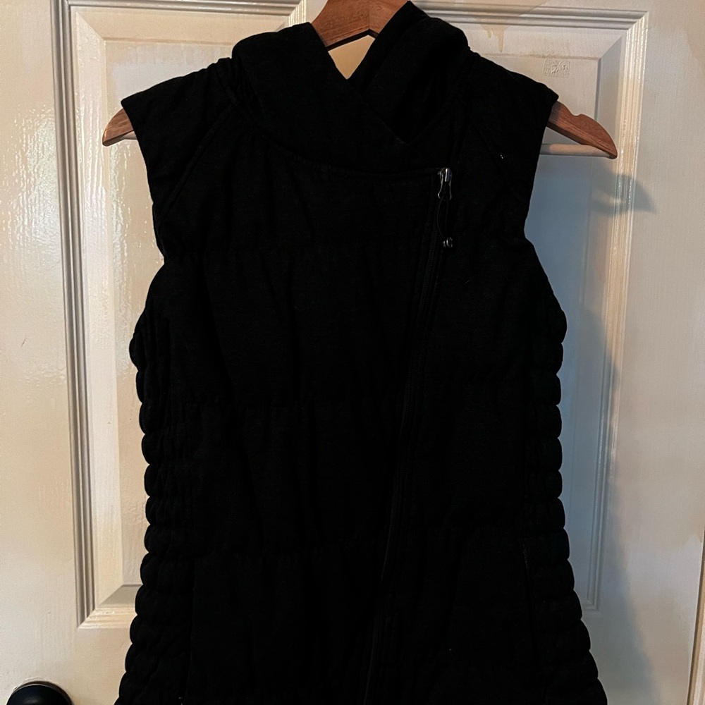 Athleta hooded puffer vest